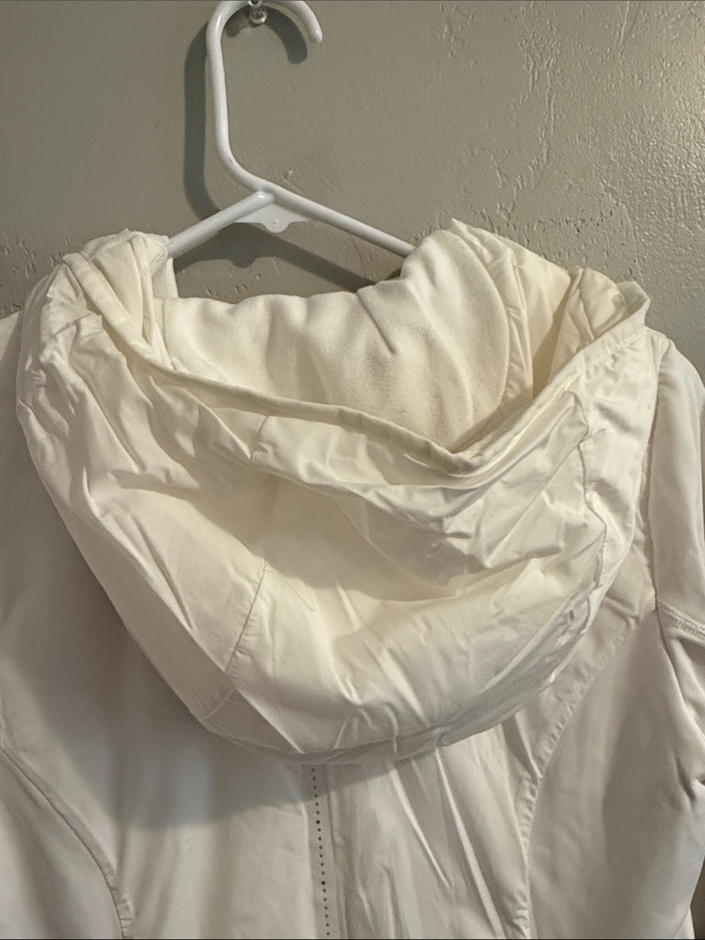 lululemon athletica White Lightweight Hooded Half-Zip Utility Jacket - Picture 10 of 11